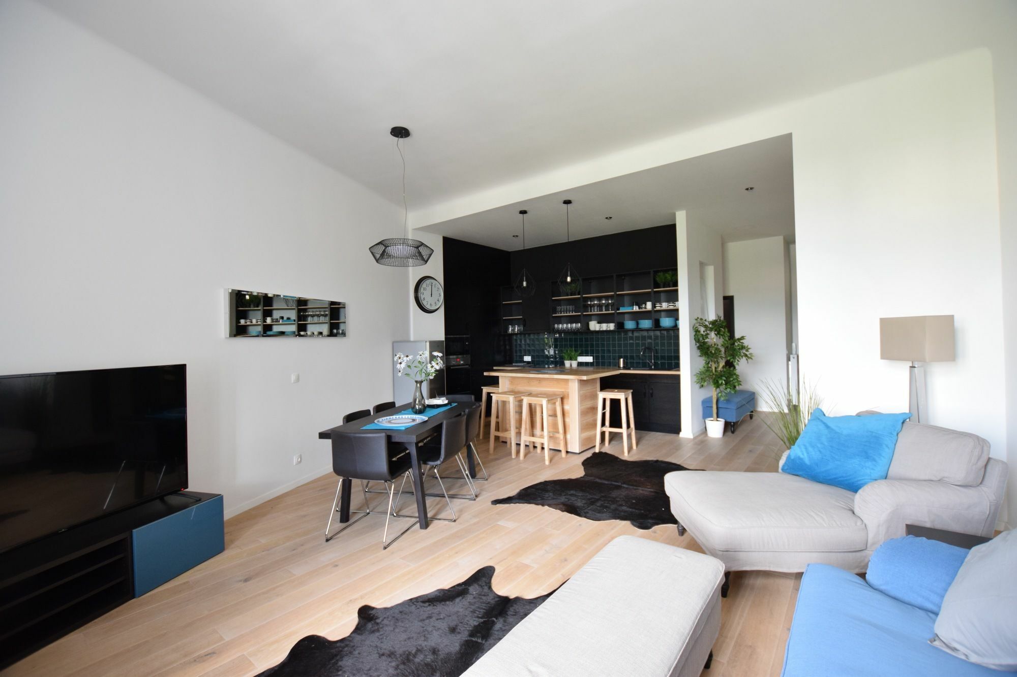 Hi5 - Luxury Suits Budapest