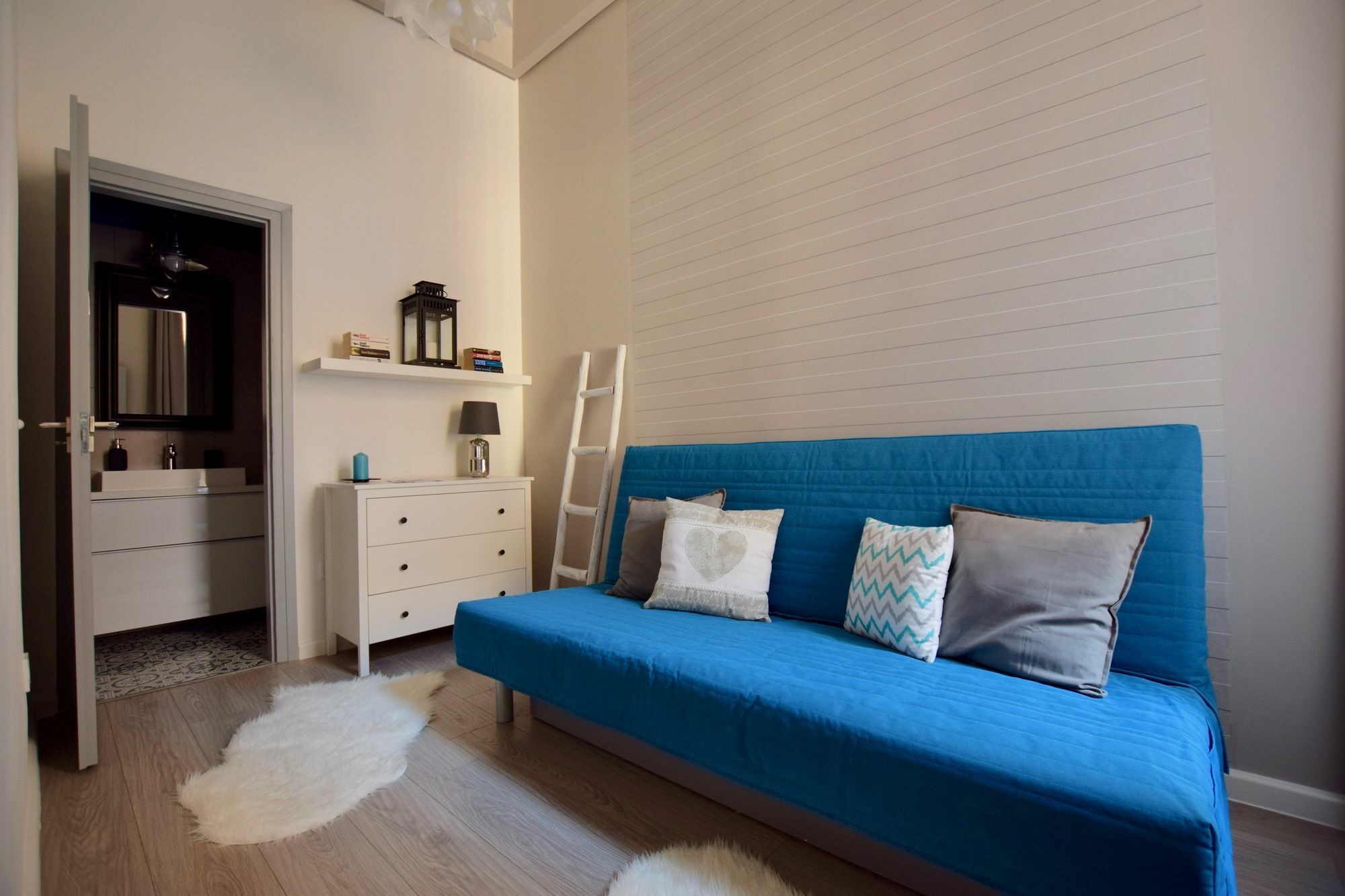 Hi5 - Luxury Suits * Budapest
