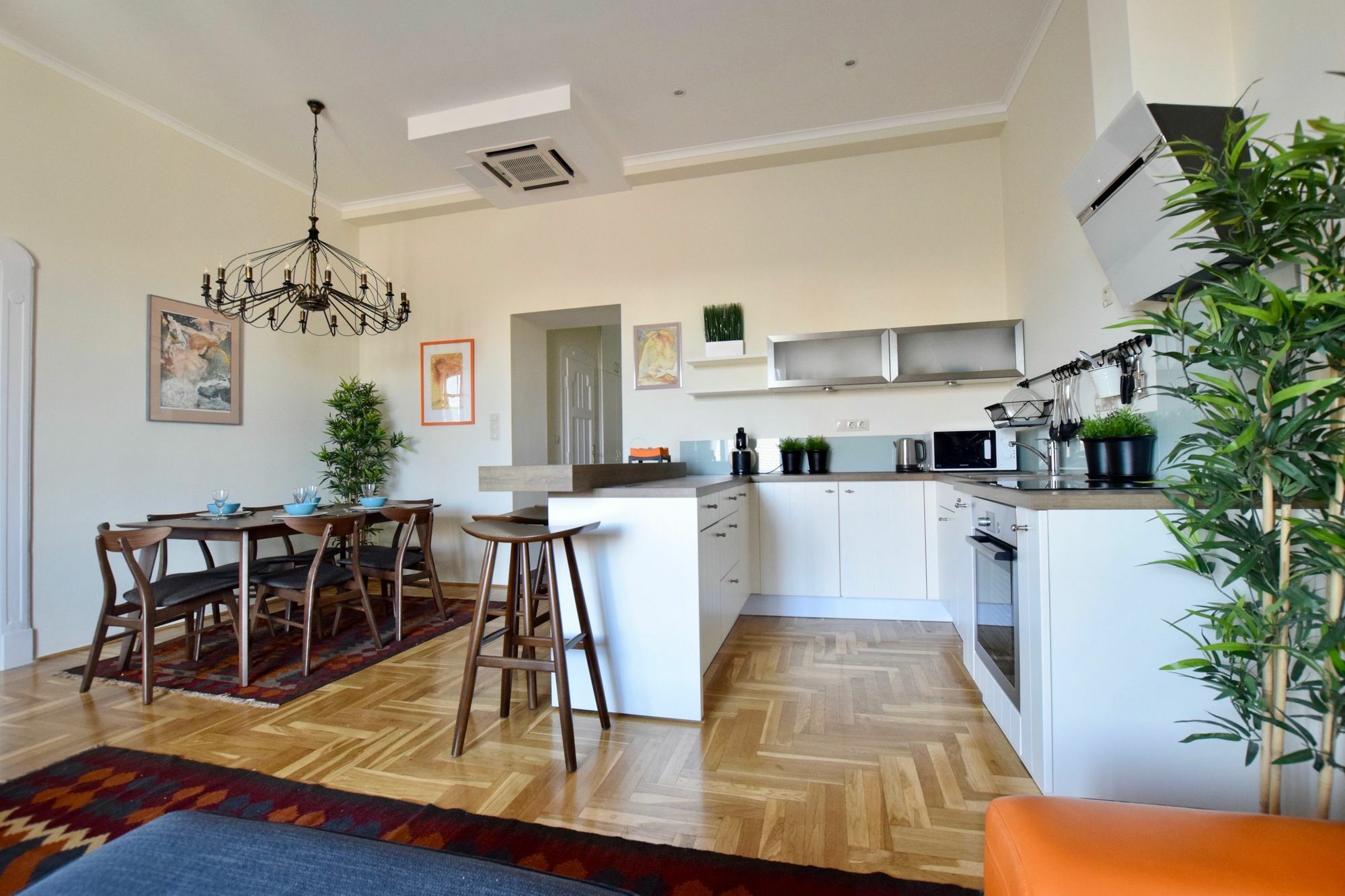 Hi5 - Luxury Suits Apartment Budapest
