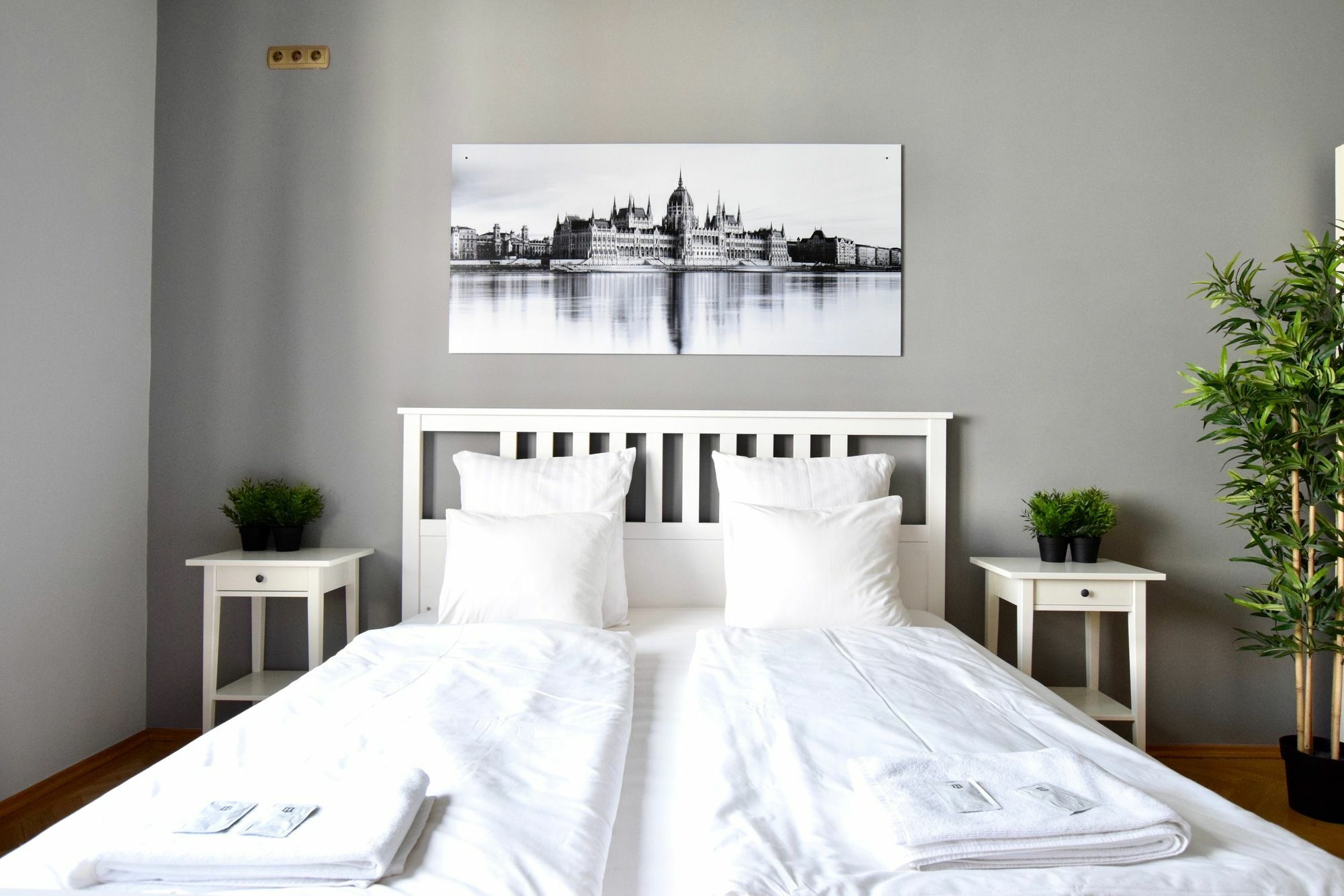 Hi5 - Luxury Suits Budapest