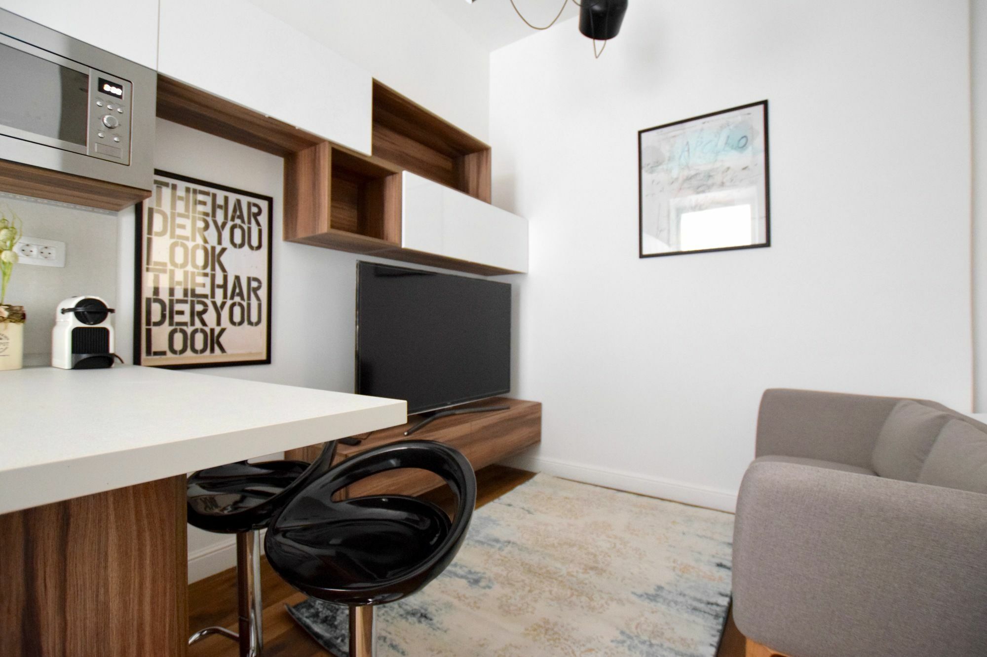 Hi5 - Luxury Suits Apartment Budapest