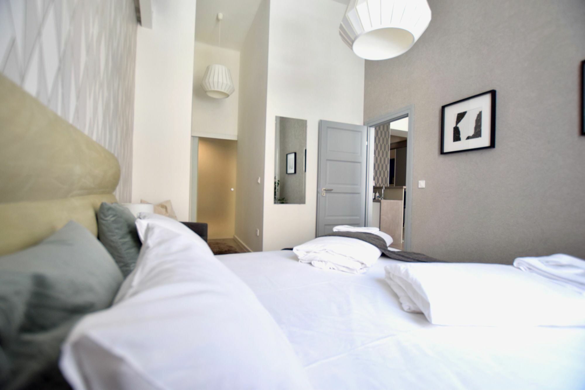 Hi5 - Luxury Suits Apartment