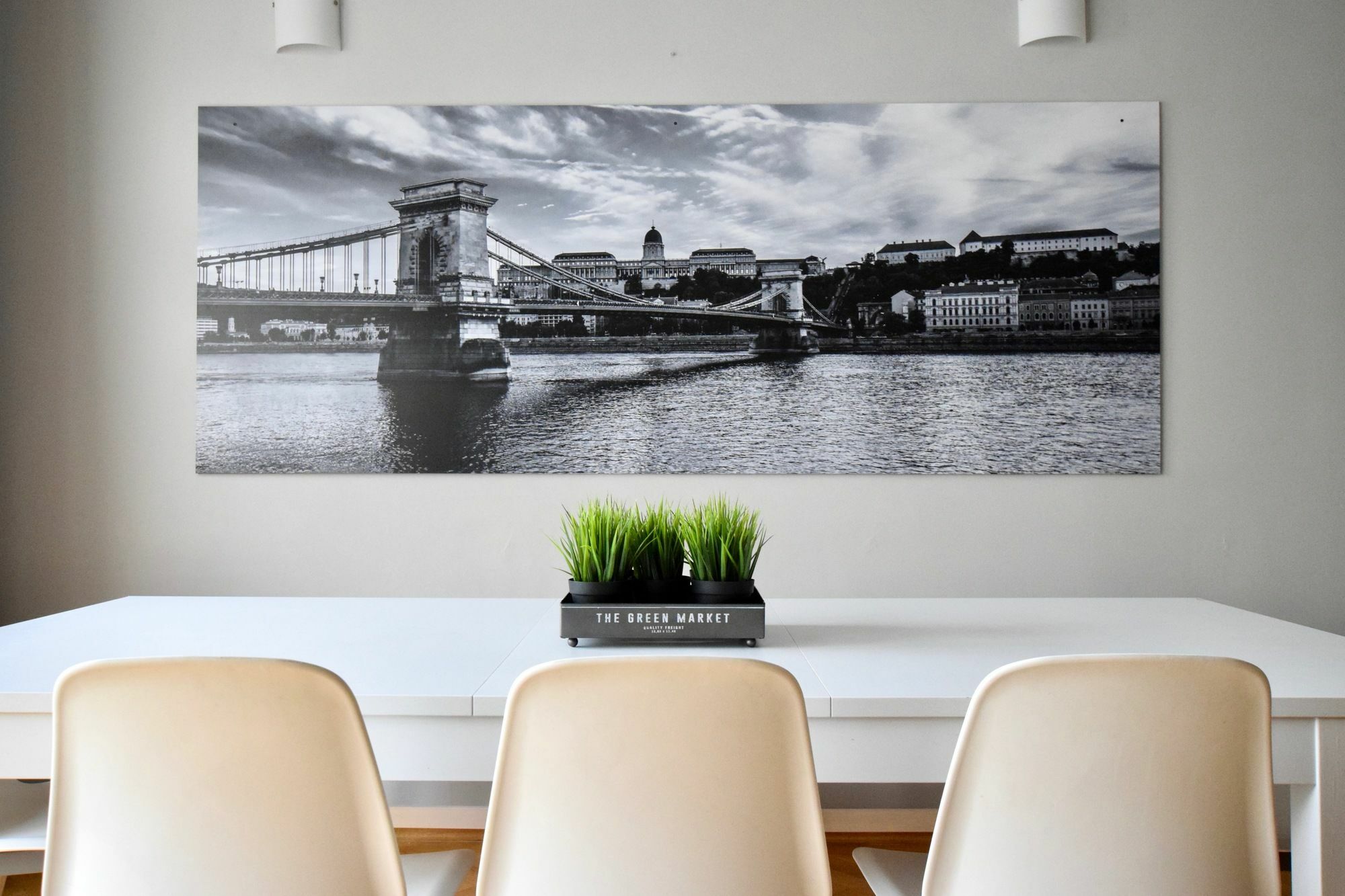Hi5 - Luxury Suits Budapest