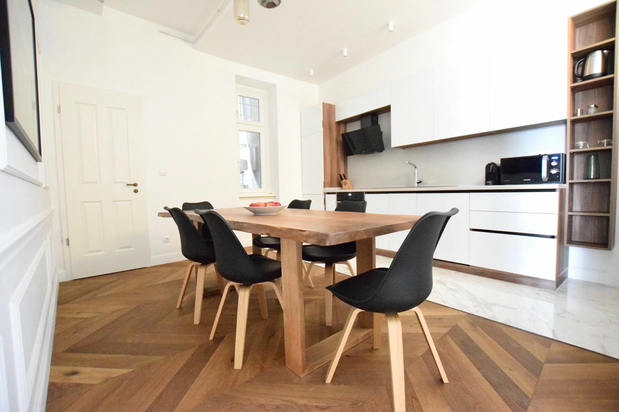 Hi5 - Luxury Suits * Budapest