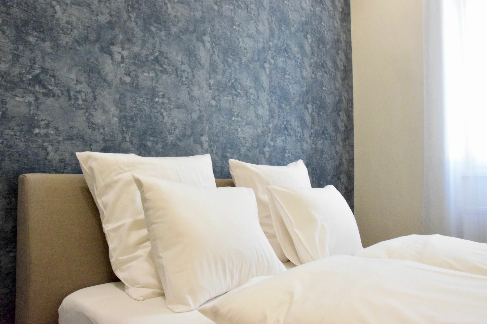 Hi5 - Luxury Suits * Budapest