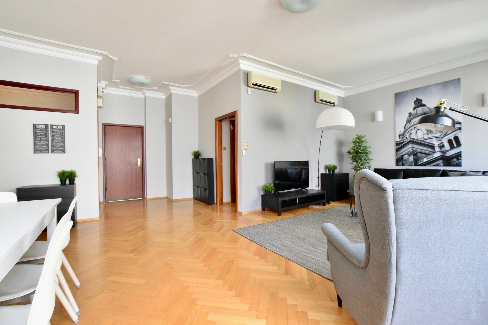 Hi5 - Luxury Suits Apartment Budapest