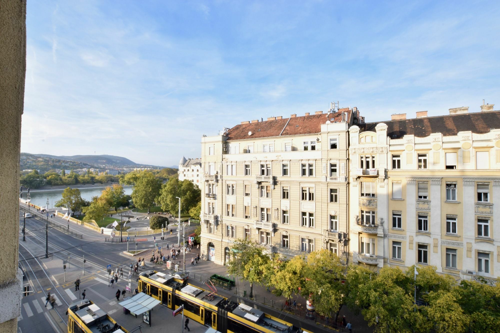 Hi5 - Luxury Suits Budapest