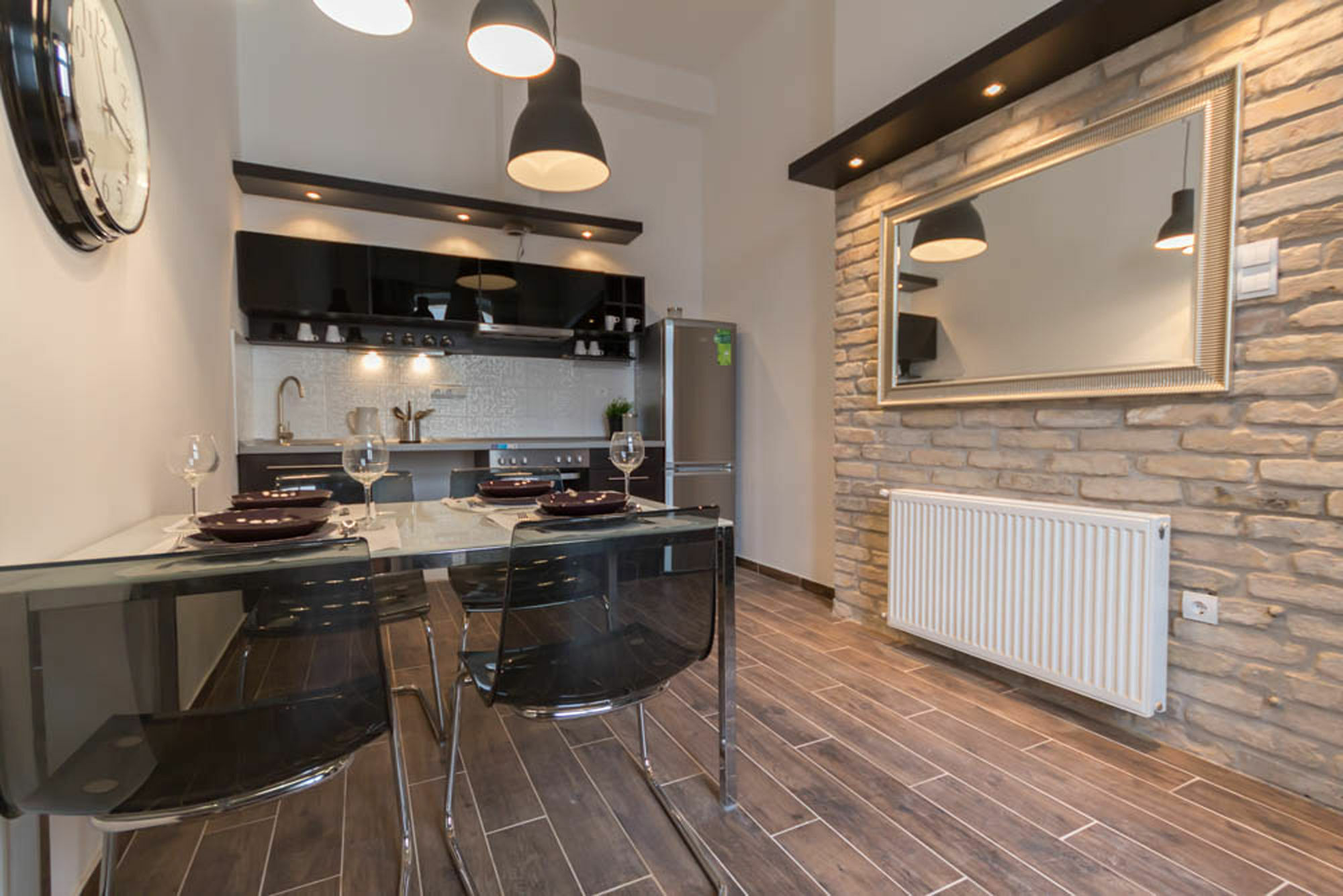 Hi5 - Luxury Suits * Budapest