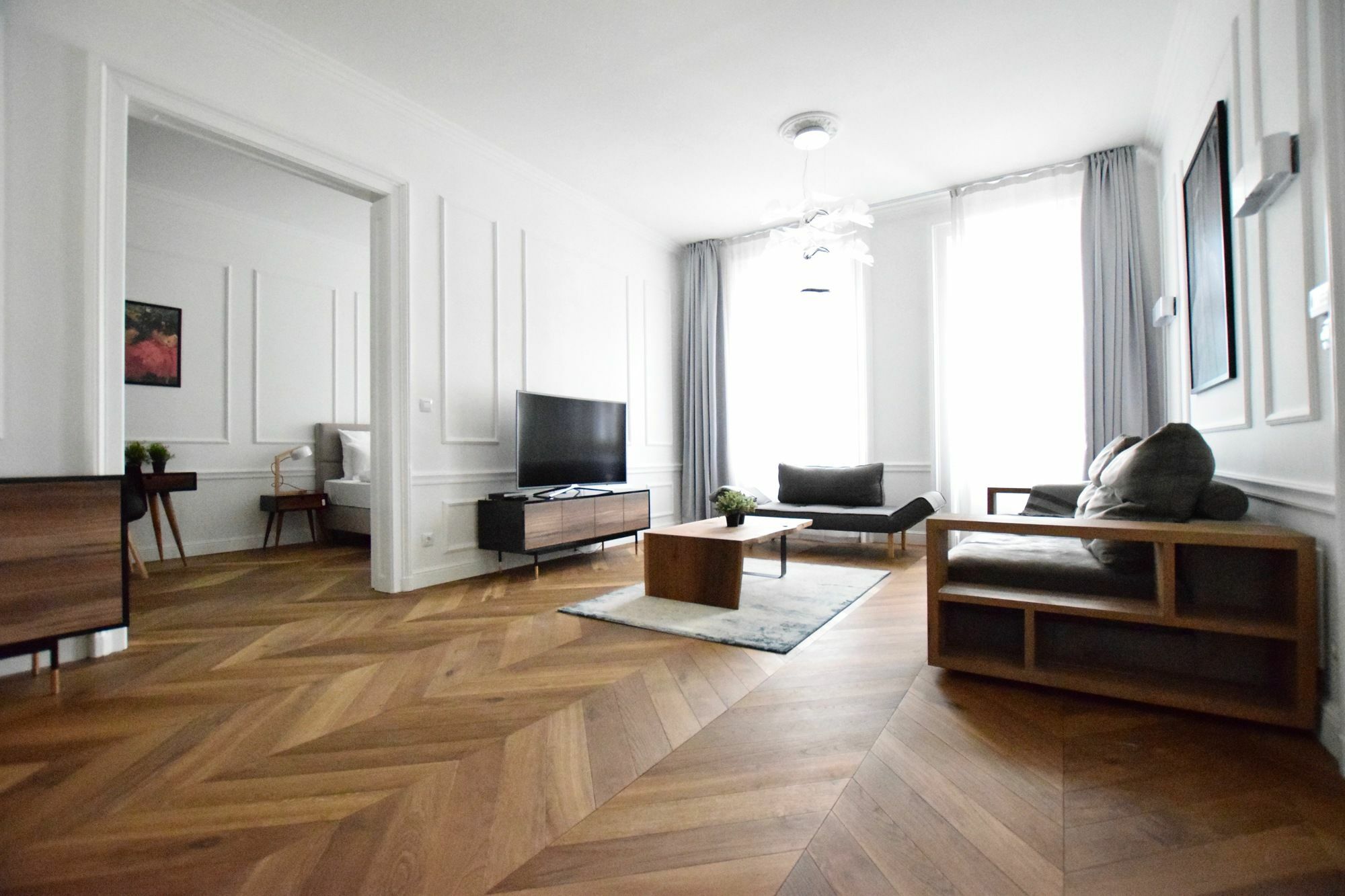Hi5 - Luxury Suits Budapest