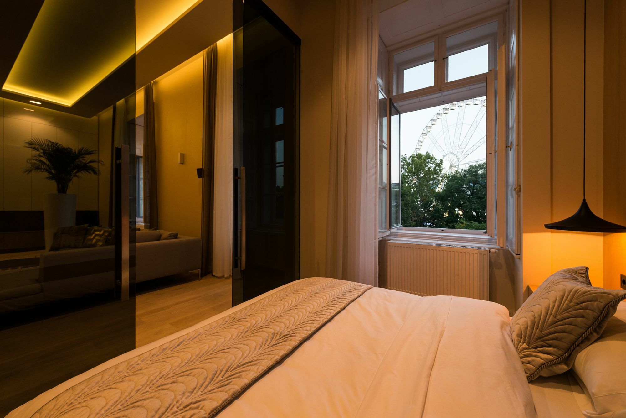 Hi5 - Luxury Suits Budapest