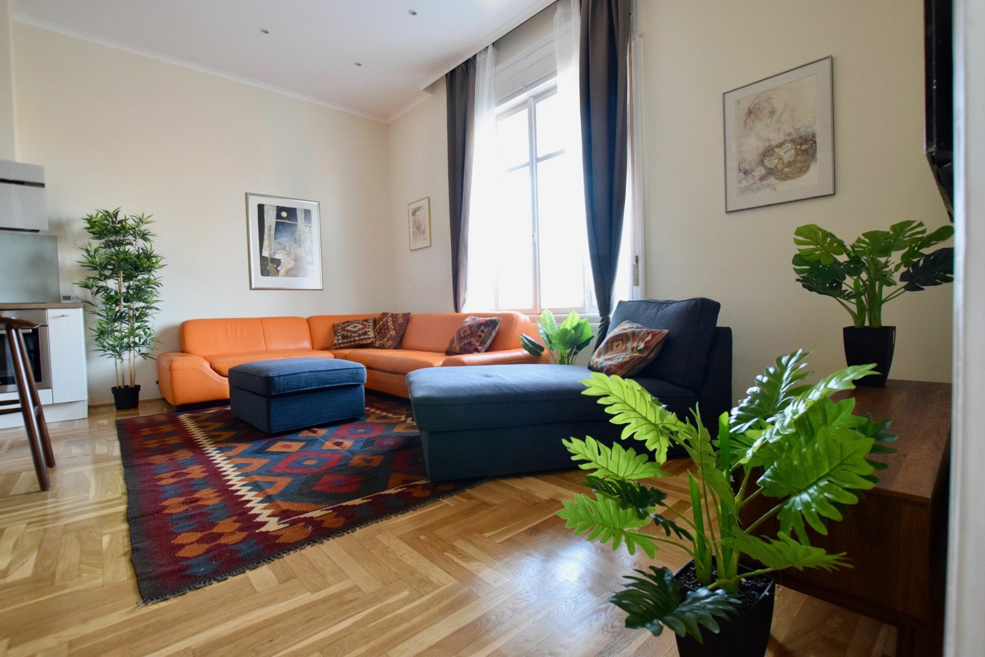 Hi5 - Luxury Suits Apartmán *